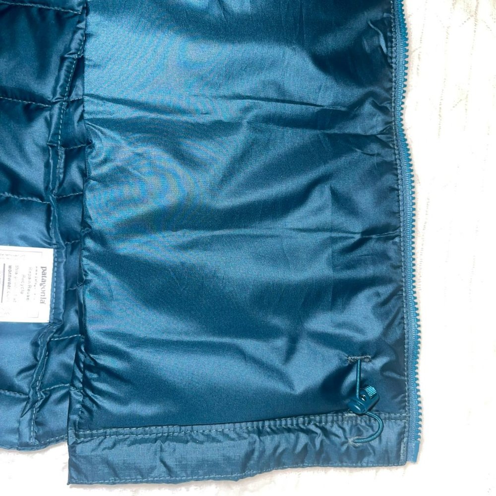 Patagonia Women's Vest in Teal and Sage - Picture 6 of 6